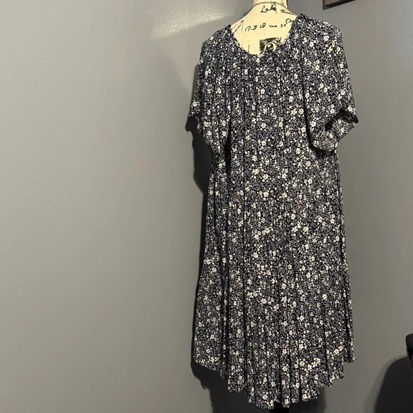 Knox Rose Floral V-Neck Dress - Picture 8 of 8